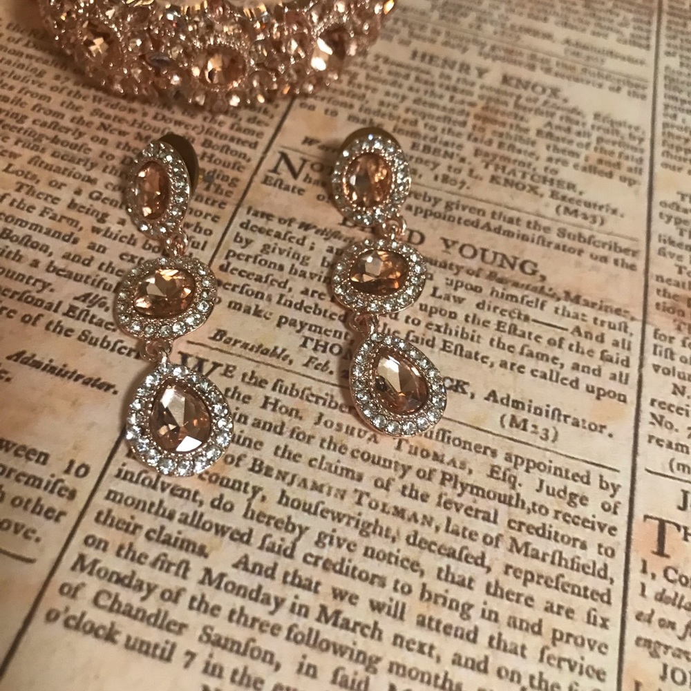 Rose gold necklace and earrings - Picture 3 of 6